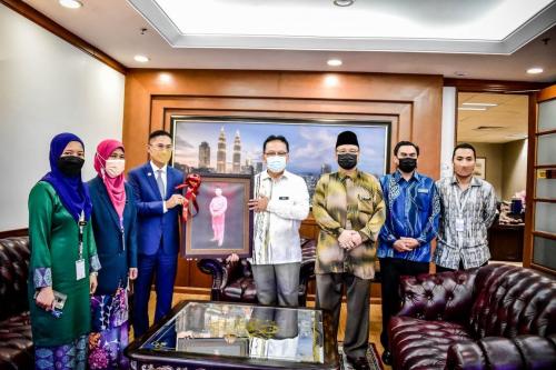 Ketua Pengarah CGSO mengadakan kunjungan ke atas YBhg. Datuk Seri TKSUK JPM bersama delegasi CGSO. YBhg. Datuk Seri TKSUK JPM akan bersara wajib pada 18 April 2022