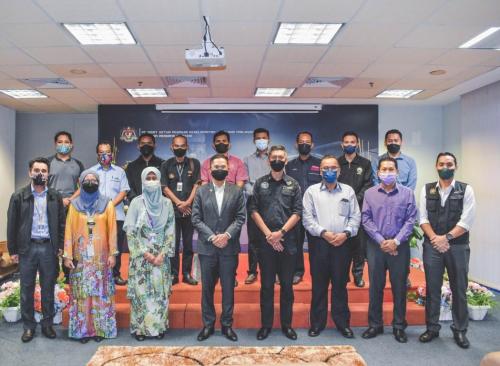 Ketua Pengarah Keselamatan Kerajaan Malaysia telah menyampaikan bantuan kebajikan daripada Kelab Sukan dan Kebajikan CGSO (KESKEB) dan Kelab Bukit Perdana JPM kepada warga CGSO